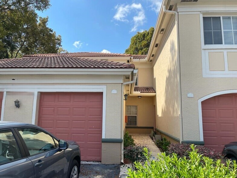 Primary Photo - 2412 Centergate Dr