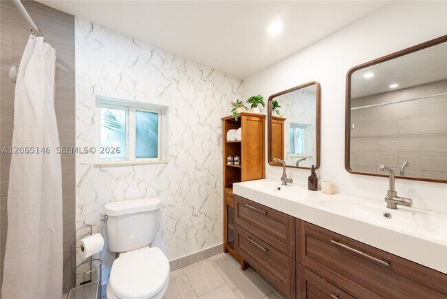 Building Photo - 1450 SW 20th Ct