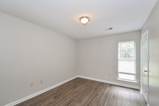 Building Photo - 6845 Dunbarton Dr