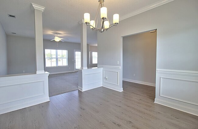 Building Photo - 566 Burke Dr