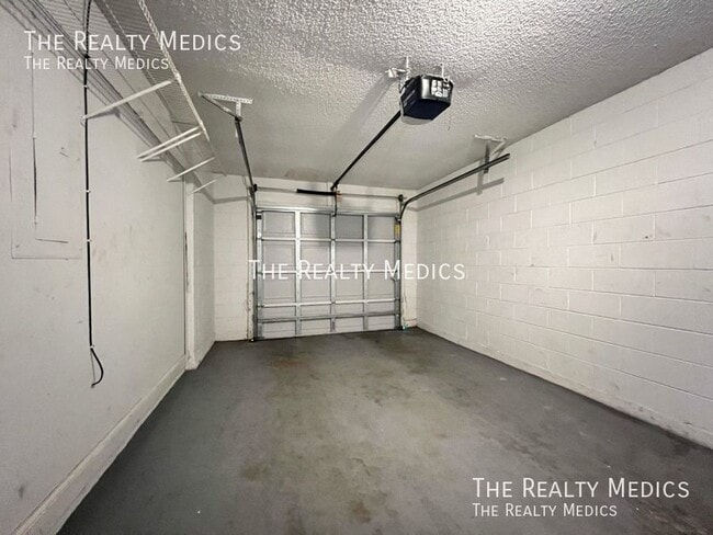 Building Photo - 1143 Fremont Park Ave