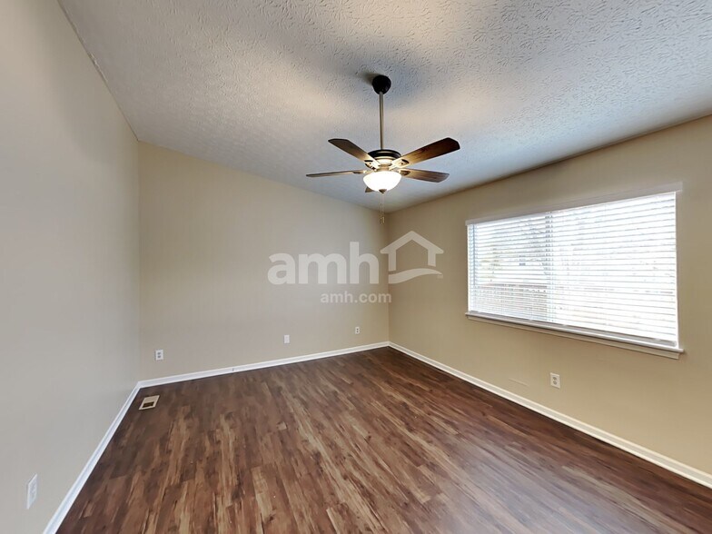 Building Photo - 3516 High Creek Dr