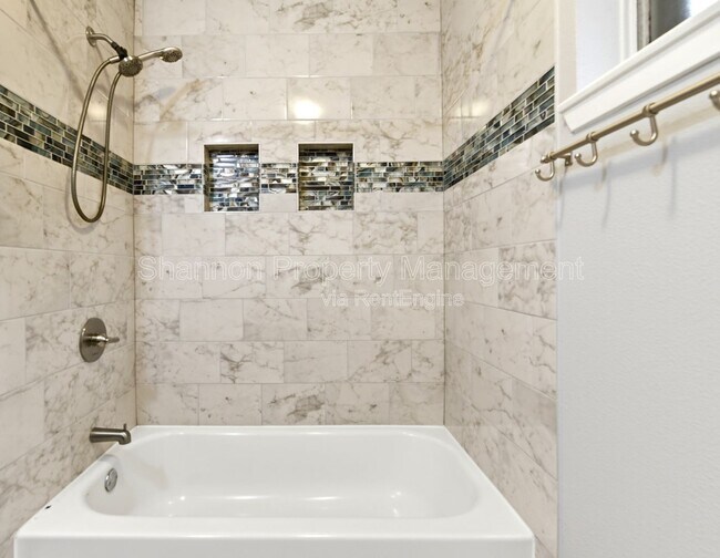 Building Photo - 6009 Leafwood Cir