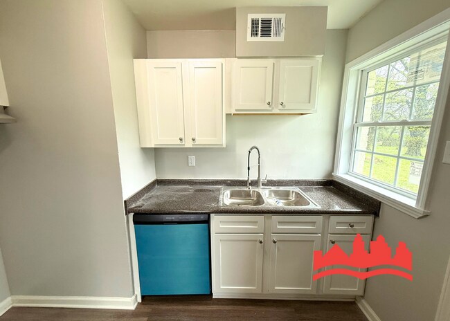 Building Photo - 3388 Charlotte Rd