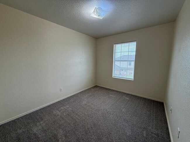 Building Photo - 4407 Abigail Dr