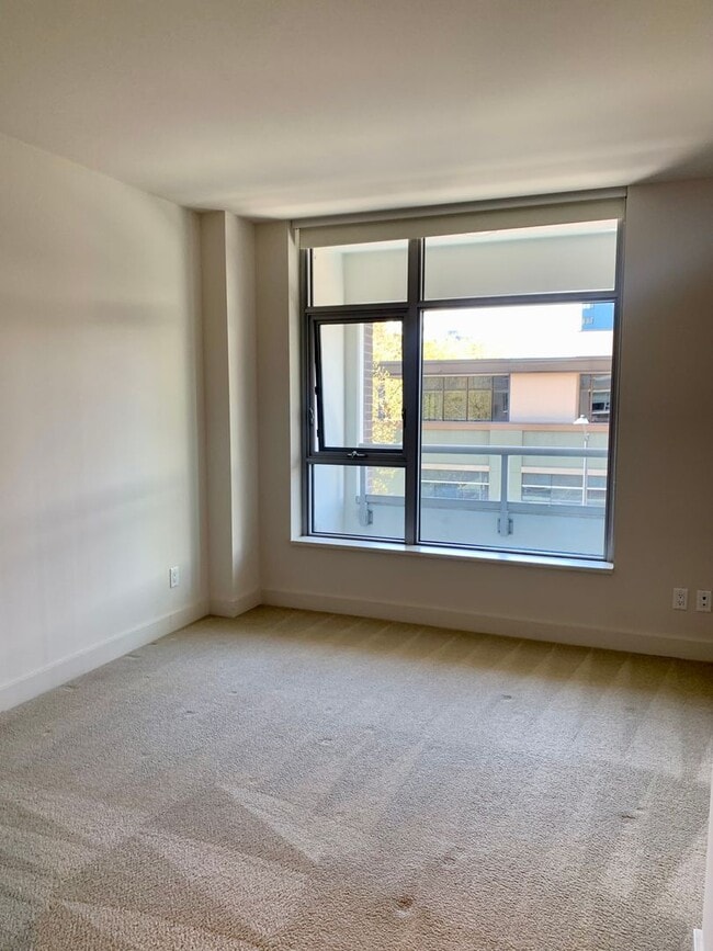 Building Photo - Insignia Condominium ~ Belltown/South Lake...