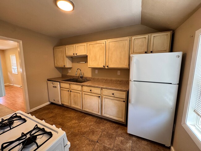 Building Photo - 3 Bedroom house in Davenport