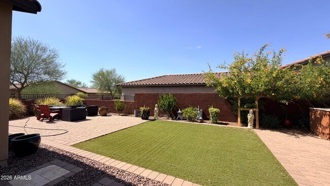 Building Photo - 1518 E Hazel Dr