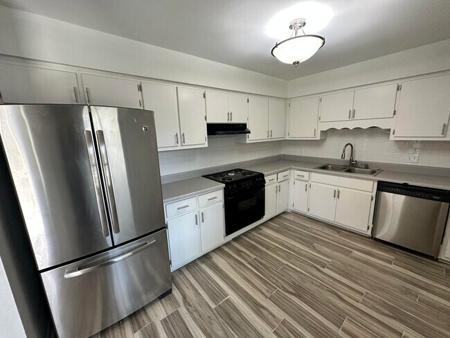 Building Photo - 308 Island Dr