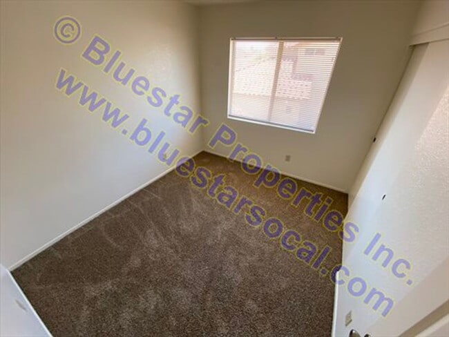 Building Photo - Move In Ready! Beautiful Two Story Home