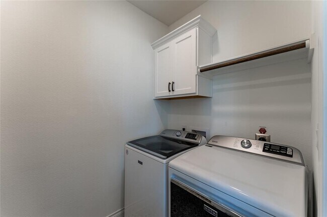 Building Photo - 152 Limestone Dr