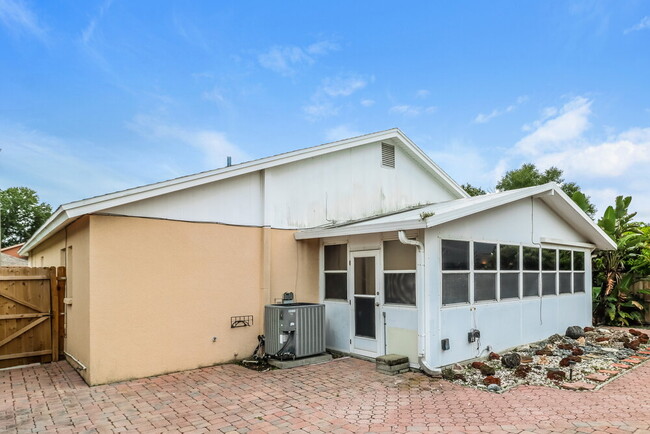 Building Photo - 2113 Cattleman Dr