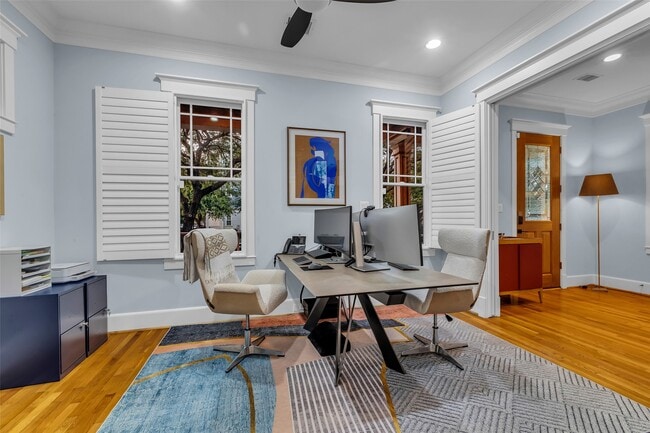 Building Photo - 340 W 17th St