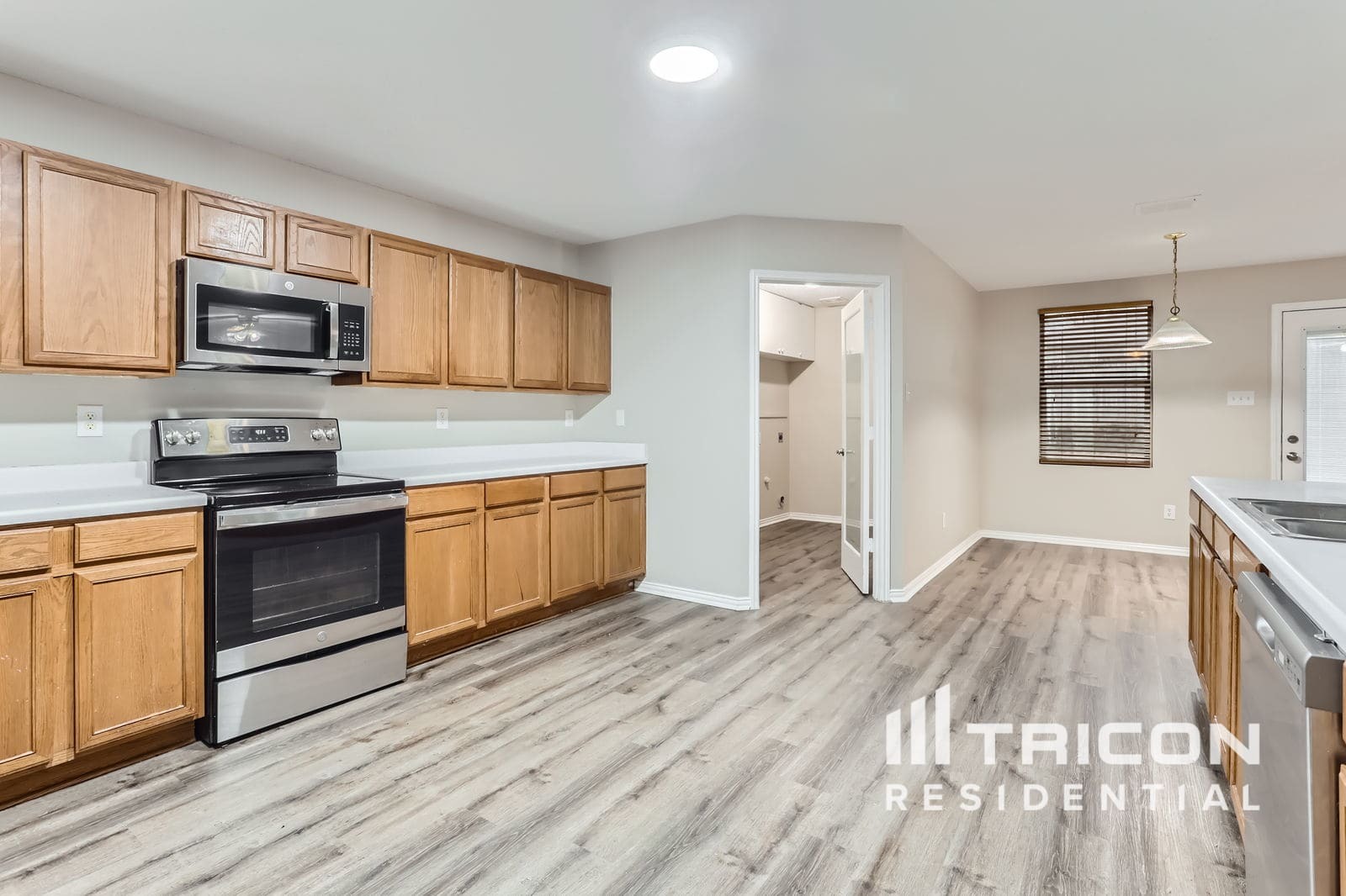 Building Photo - 5421 Pandale Valley Dr