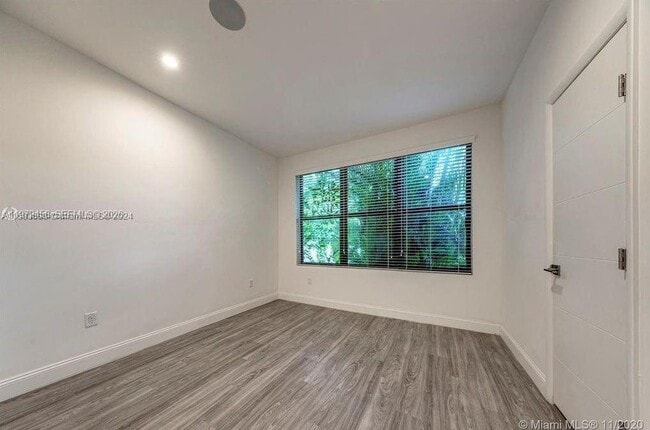 Building Photo - 473 Mendoza Ave