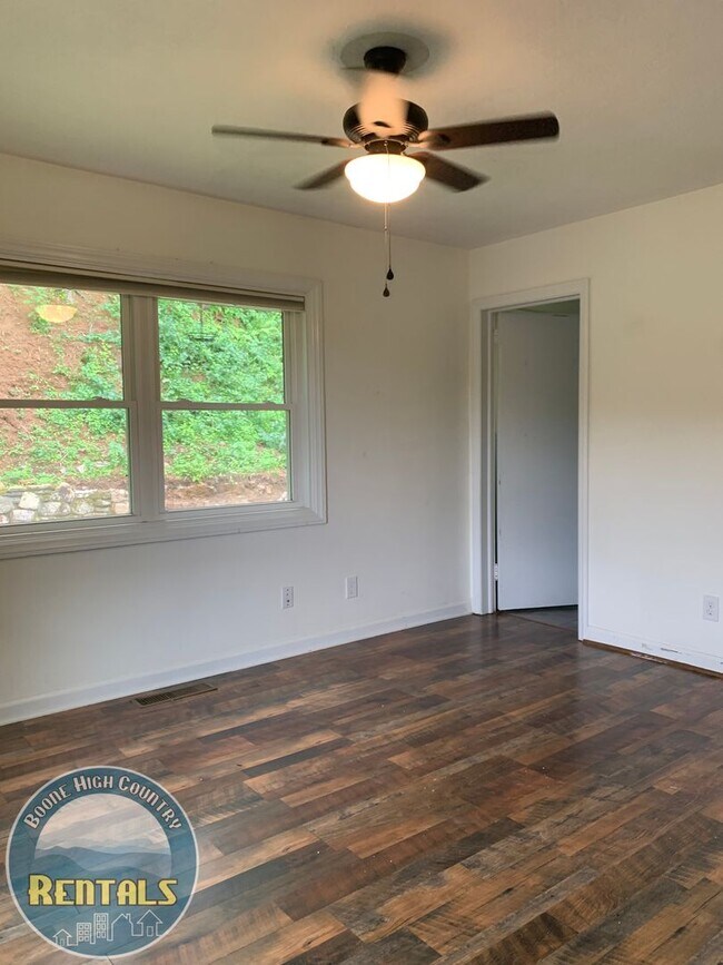 Building Photo - 3bd/2ba Ranch-Style Home Central to Boone