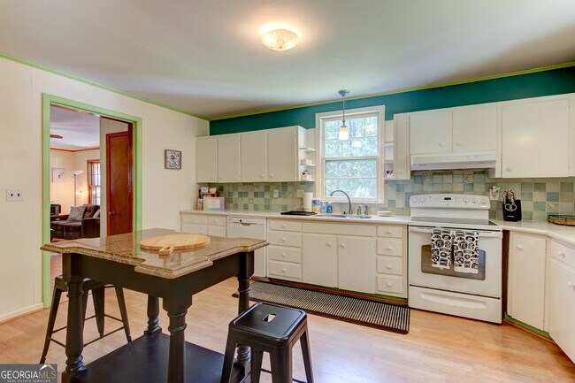 Building Photo - 127 Wilkins Rd