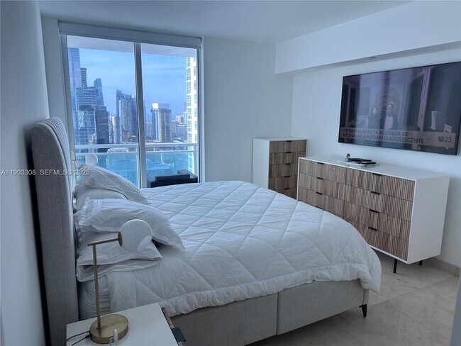 Building Photo - 950 Brickell Bay Dr