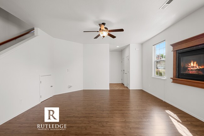 Building Photo - Southwest Medford / Near ROGUE X