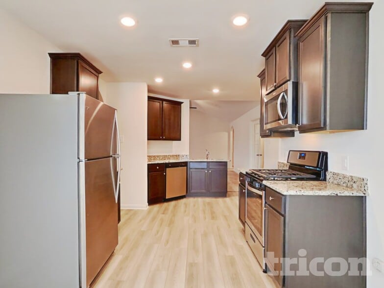 Building Photo - 23048 Shakespeare Dr