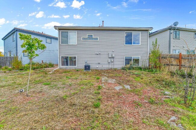 Building Photo - $2,600, 3-bed, 2-bath, located in Denver.
