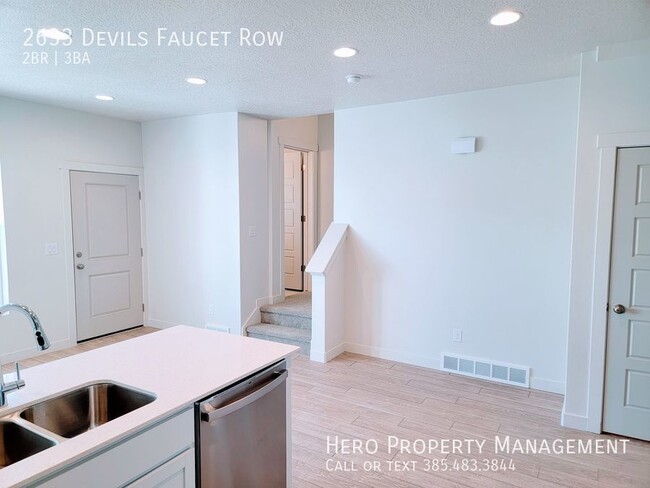 Building Photo - Stunning BRAND NEW Townhomes!