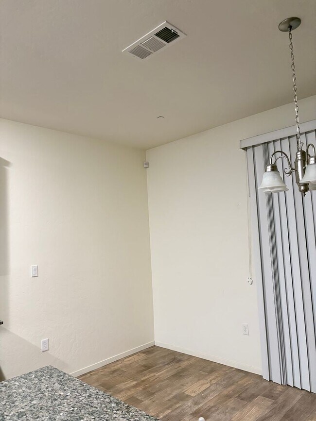 Building Photo - 1588 Hartley Dr