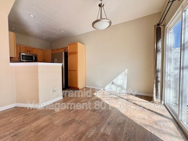 Building Photo - 3141 Alsace Way