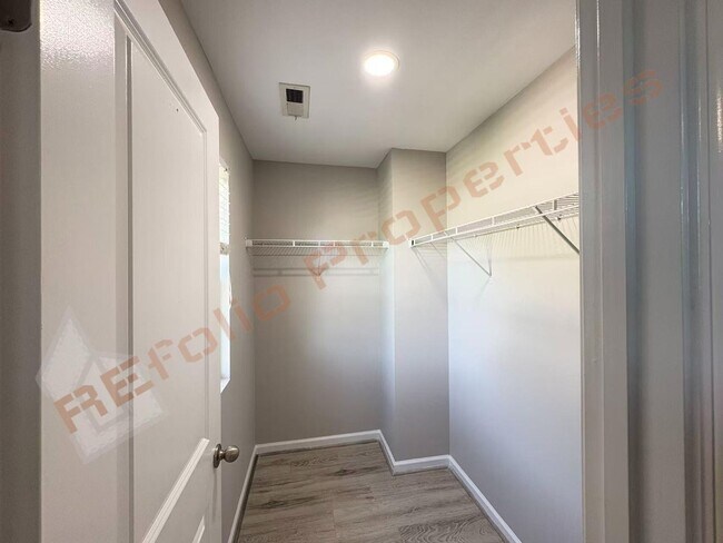 Building Photo - 1208 Golden Eagle Dr