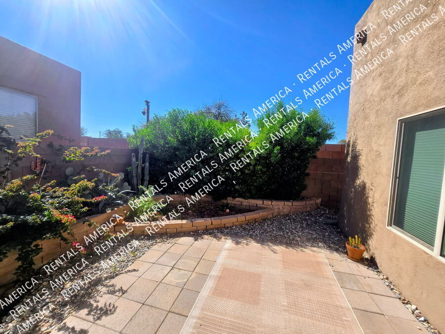 Building Photo - 2974 N Cardell Cir