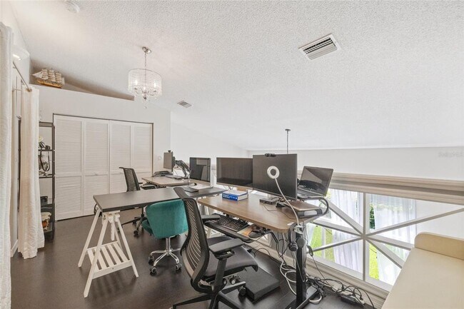 Building Photo - 4265 Brentwood Park Cir