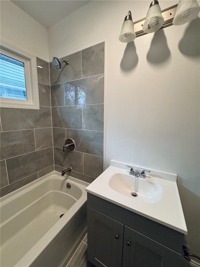 Building Photo - 543 Brooks Ave