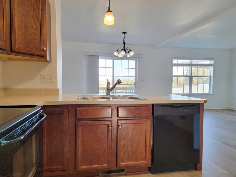 Building Photo - 749 Winding Ln