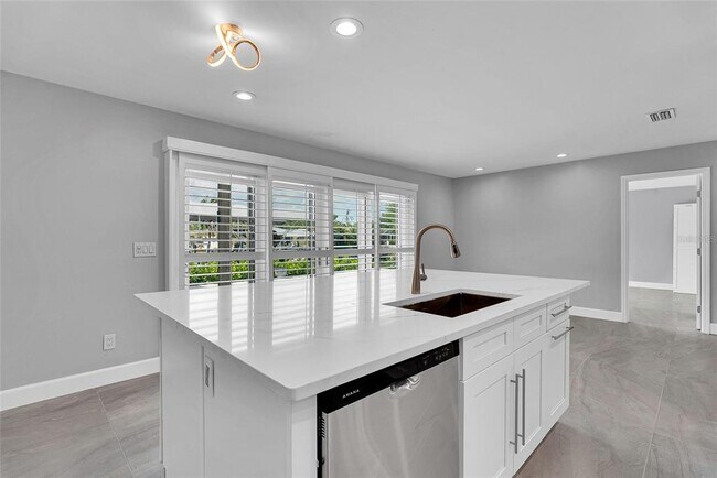 Building Photo - 3944 Doral Dr
