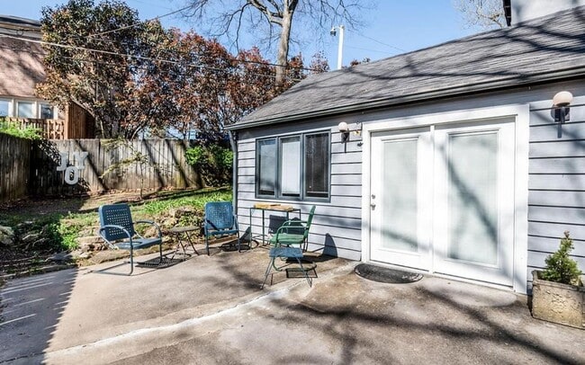 Building Photo - Charming Cottage for Rent Near UT