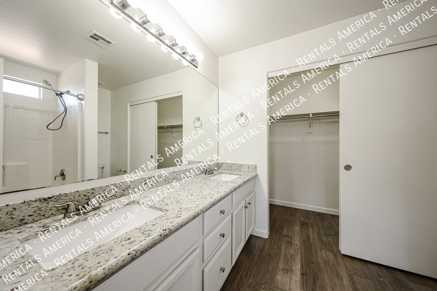 Building Photo - 8757 E Lomita Ave