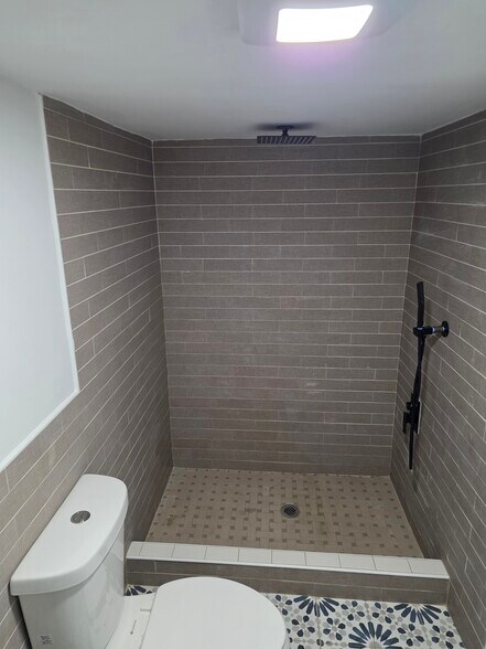 Building Photo - 1770 Park Ave