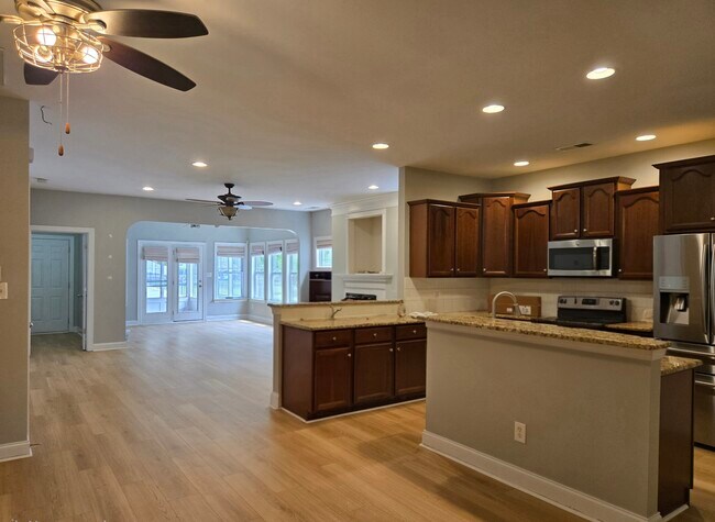 Building Photo - 8014 Ladys Secret Dr