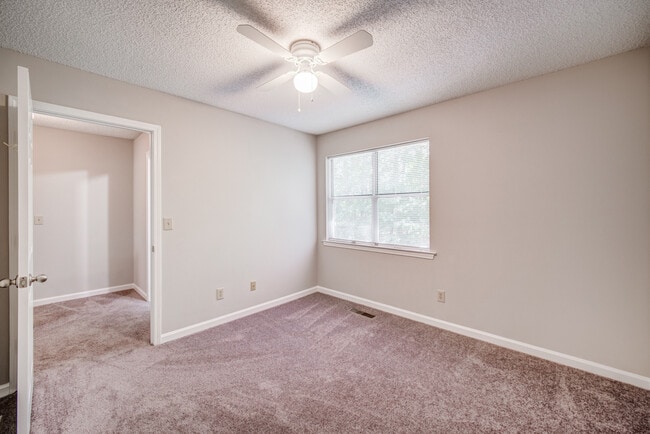 Building Photo - 4084 Hidden Hollow Dr