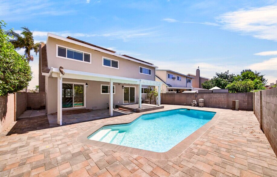 Building Photo - 8321 Santa Margarita Ln