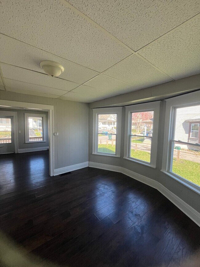 Building Photo - 142-144 Bowman St