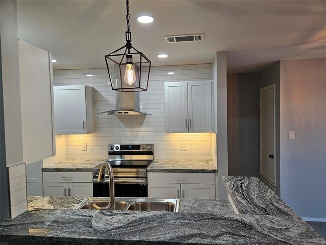 Building Photo - 2209 Singletree Ave