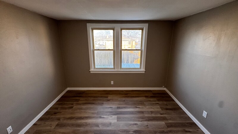 Building Photo - 400 Emma Ave