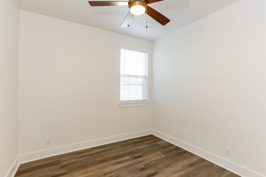 Building Photo - 7177 9th Hole Dr