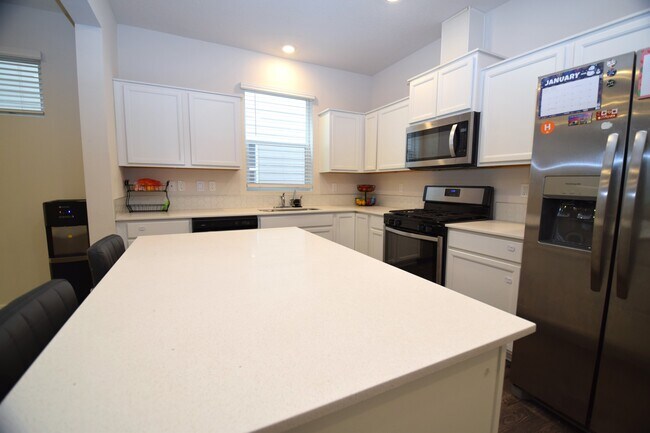 Building Photo - 935 N 19th Ave