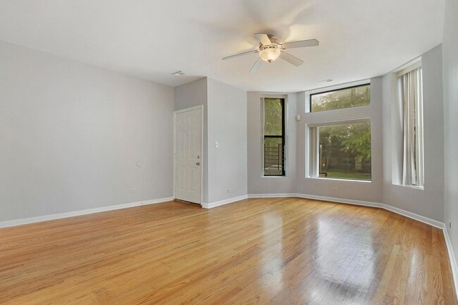 Building Photo - 4040 S Wabash Ave