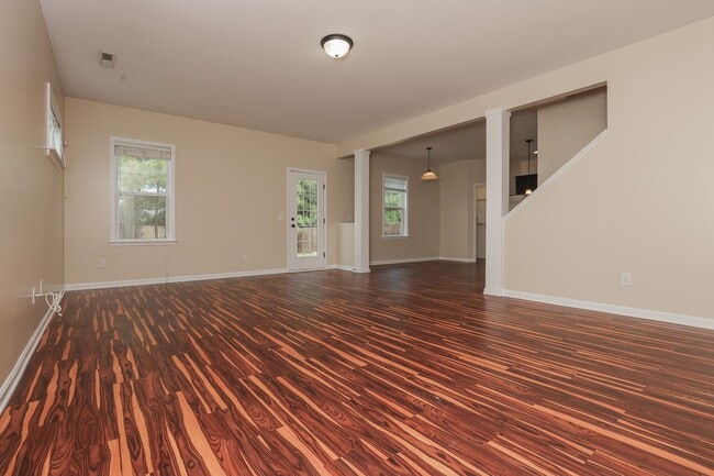 Building Photo - The Landing at Mill Creek community!  Washer / Dryer included