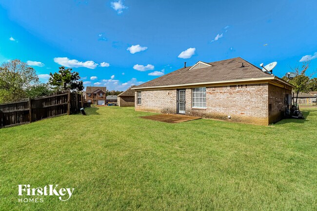Building Photo - 4643 Blue River Cove