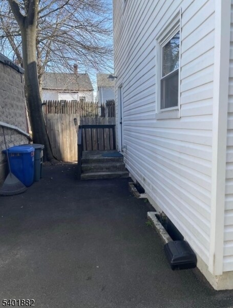 Building Photo - 10 Hopper St