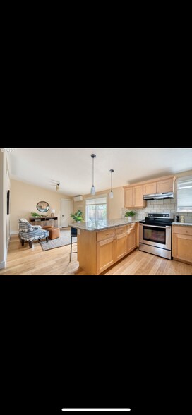 Building Photo - 3062 NW Kelly Hill Ct
